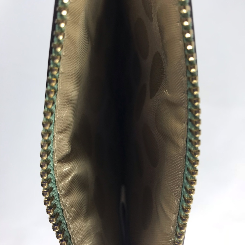 Kate Spade Green Wristlet - Picture 6 of 7